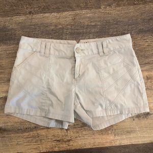Under Armour Fitted women’s shorts size 6 EUC